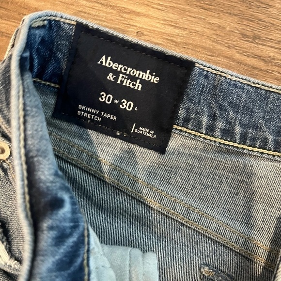 Abercrombie and Fitch women’s jeans - Picture 4 of 4